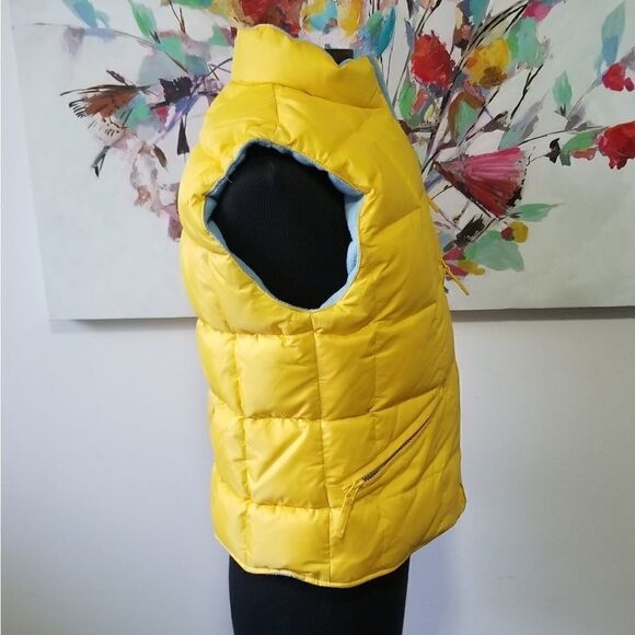 𝅺Old Navy Sleeveless Reversible Yellow and Blue Puffer Jacket - Picture 4 of 9